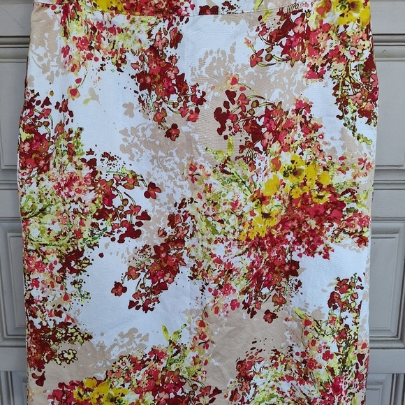 VanHeusen Studio Skirt Sz4 Sraight  Floral Zip Back Lt Weight Cotton Band Waist - Picture 4 of 7